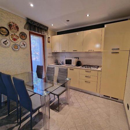Casa Vittoria Sirmione Punta Gro Con Piscina Lejlighed Eksteriør billede