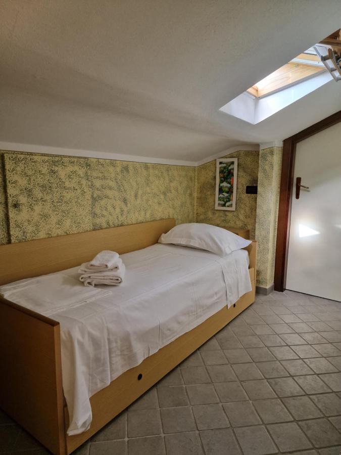 Casa Vittoria Sirmione Punta Gro Con Piscina Lejlighed Eksteriør billede