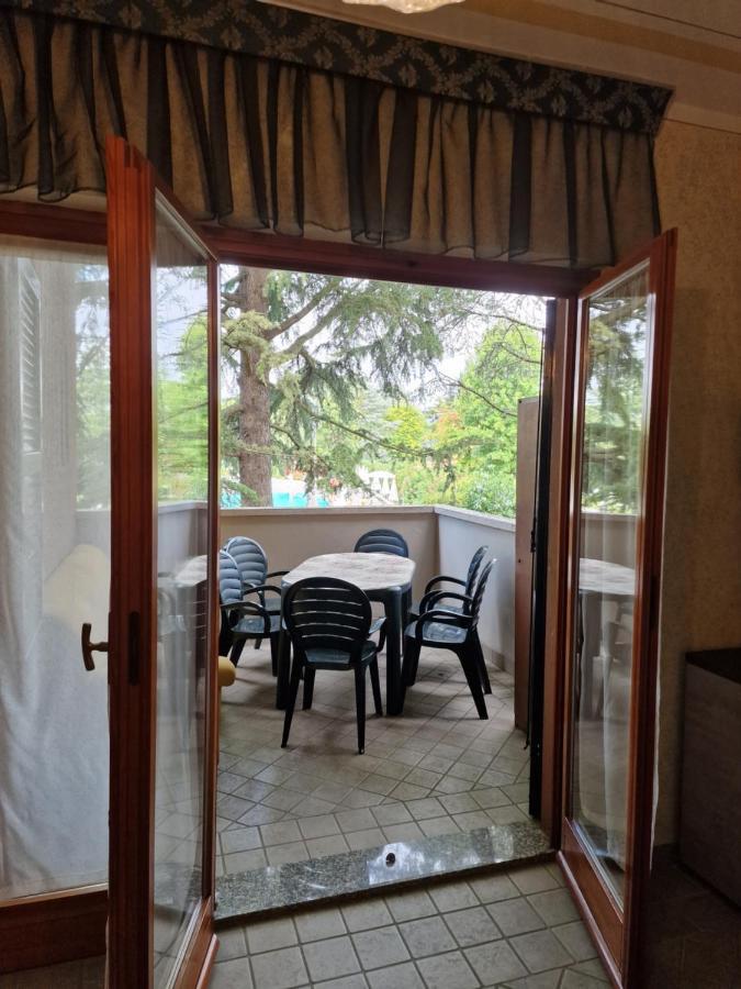 Casa Vittoria Sirmione Punta Gro Con Piscina Lejlighed Eksteriør billede