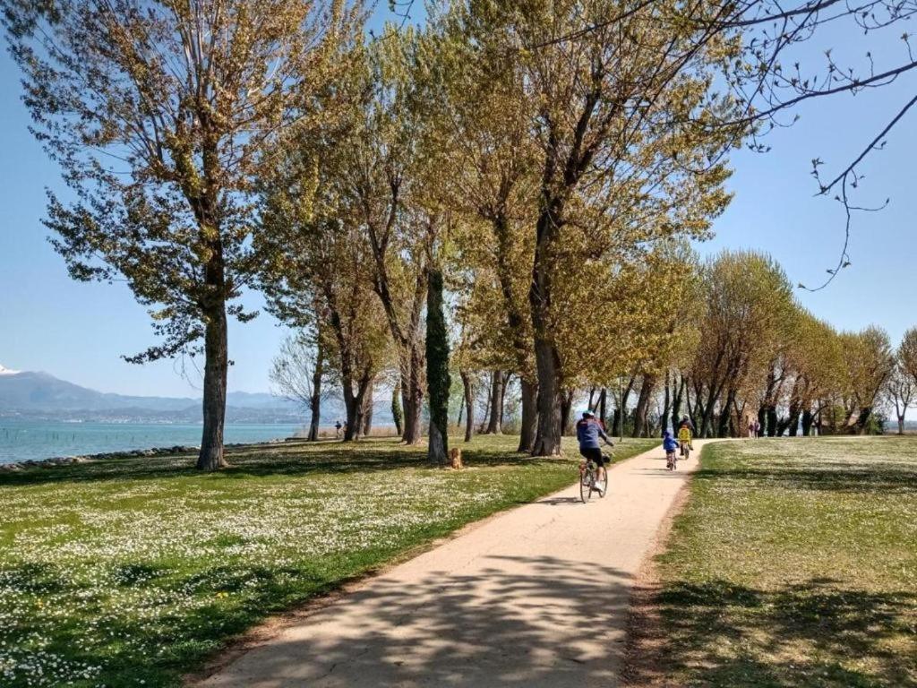 Casa Vittoria Sirmione Punta Gro Con Piscina Lejlighed Eksteriør billede