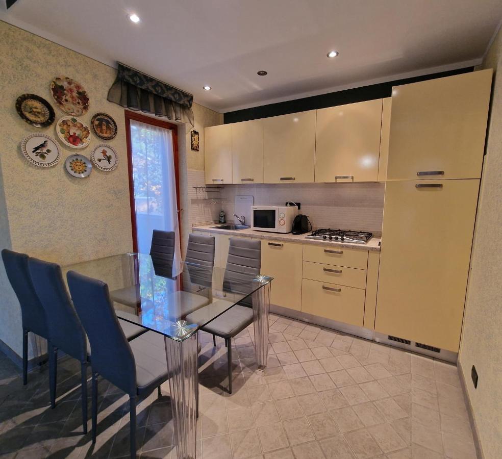 Casa Vittoria Sirmione Punta Gro Con Piscina Lejlighed Eksteriør billede