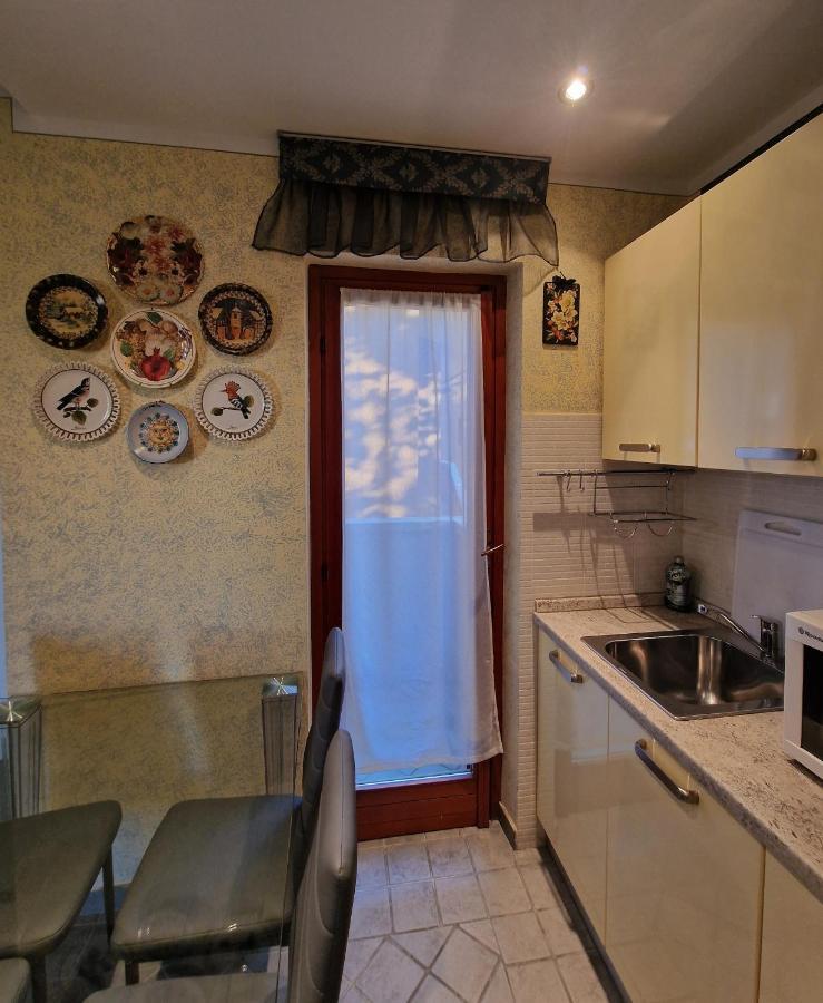 Casa Vittoria Sirmione Punta Gro Con Piscina Lejlighed Eksteriør billede