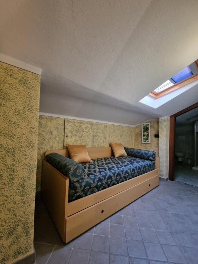 Casa Vittoria Sirmione Punta Gro Con Piscina Lejlighed Eksteriør billede