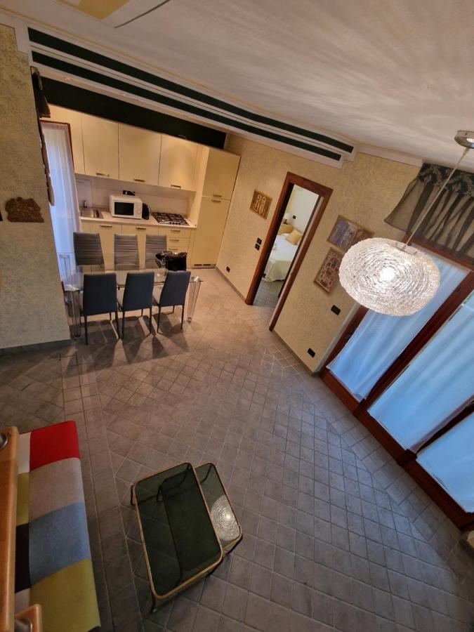 Casa Vittoria Sirmione Punta Gro Con Piscina Lejlighed Eksteriør billede